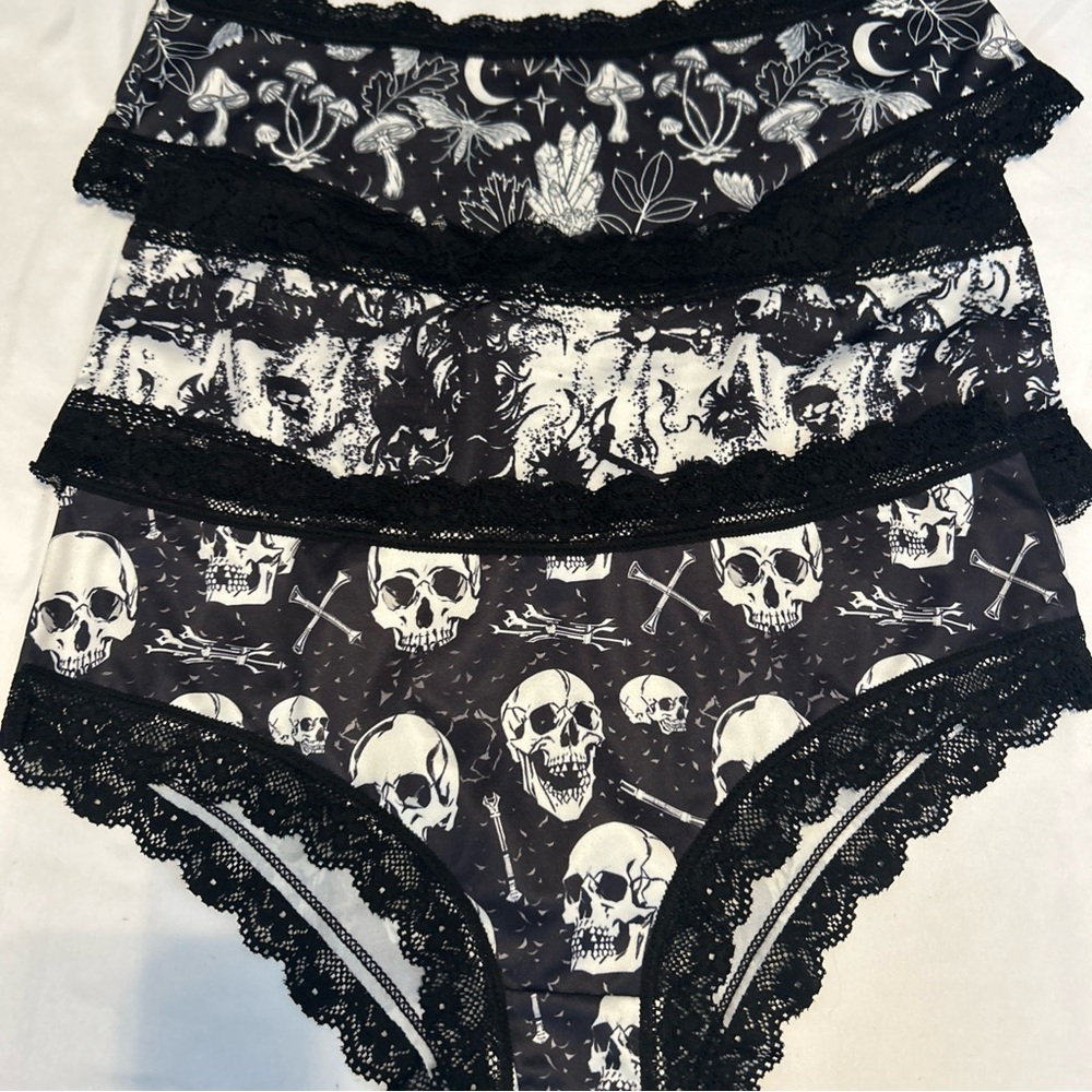 Morvia 3pk lace trim goth Emo panties XL or 2X skulls stars Moons & Skulls Ling…